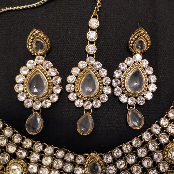 Gold Indian Jewelry necklace, earings and headpiece set - Picture 3 of 4